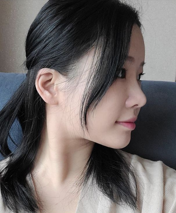 Chụp ảnh không cần chỉnh sửa, các đường nét trên khuôn mặt vẫn hiện rõ nên rất thích.